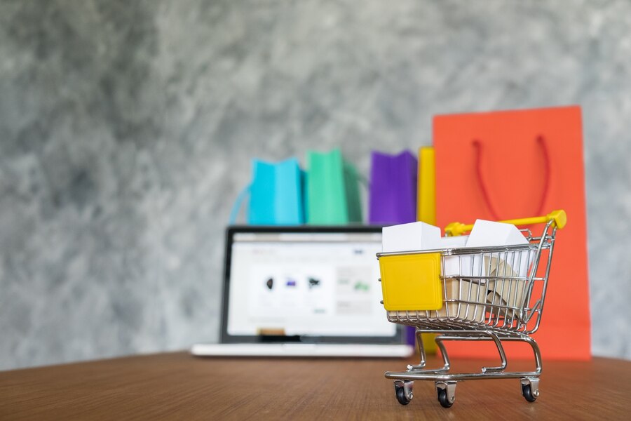 Ilustrasi Belanja di Marketplace (Sumber: Freepik)